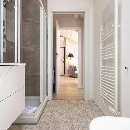 شقة Ferrucci 1 Bedroom Attic In By Halldis ميلان