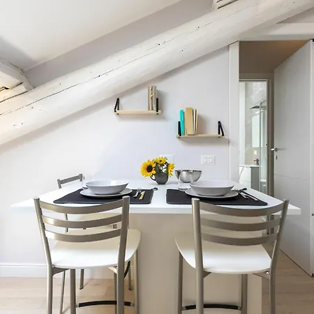 Ferrucci 1 Bedroom Attic In By Halldis Apartamento