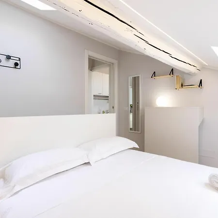 Ferrucci 1 Bedroom Attic In By Halldis Апартаменты